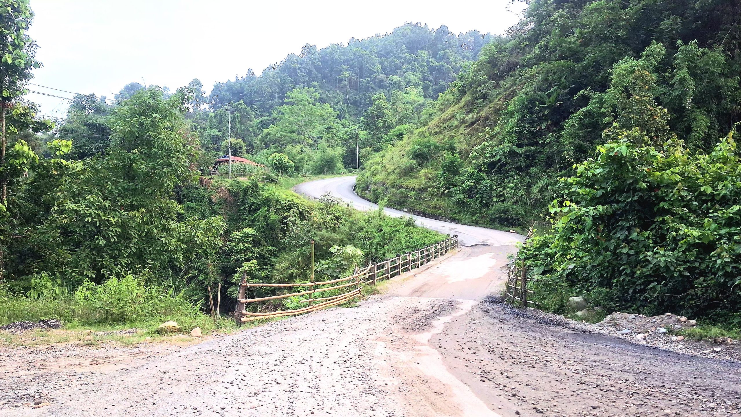 दमक–चिसापानी सडकको ७ किलोमिटर खण्ड कालोपत्रे अन्तिम चरणमा, स्थानीयलाई राहत